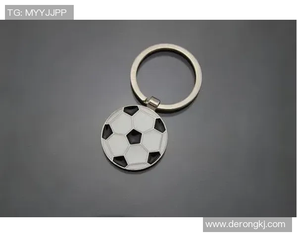 热销球星足球饰品挂件创意礼物潮流个性点缀让你尽显运动时尚魅力